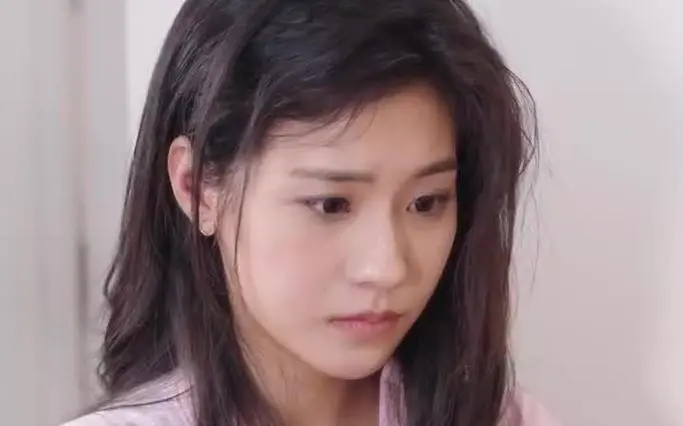 《网恋老公是冰山上司》：甜蜜来袭！霸道总裁的网恋秘密，心动剧情抢先看！